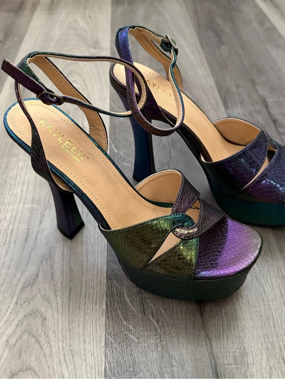 NWOB Iridescent Green-Purple Platform Sandals Size 9